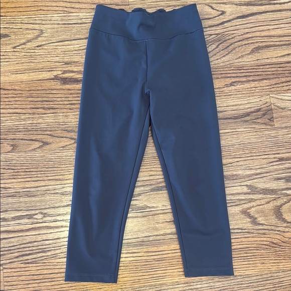 Uniqlo Kids Girls Gray cropped Leggings Sz 9-10 - Picture 1 of 1